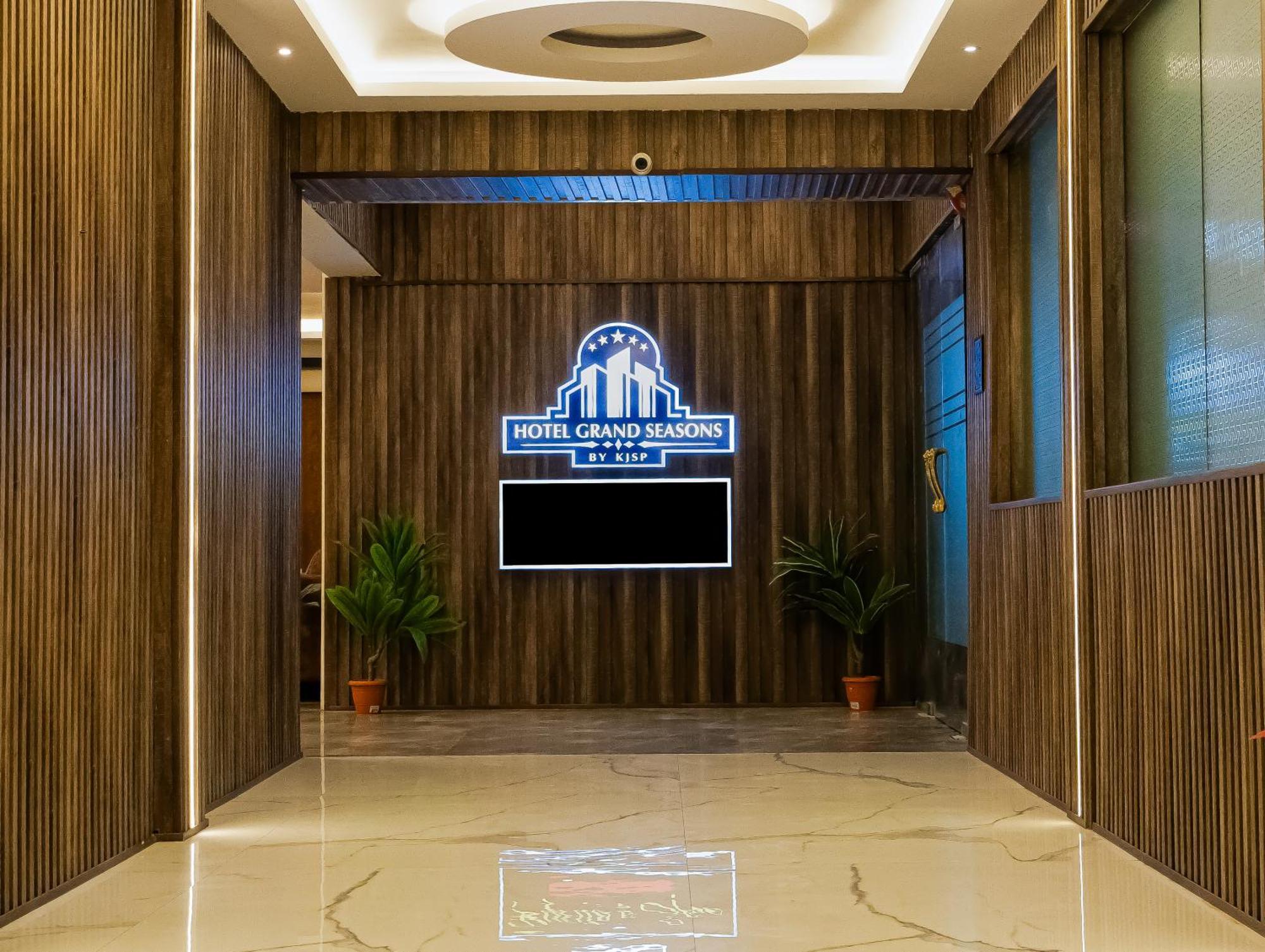 Hotel Grand Seasons- נאווי מומבאי מראה חיצוני תמונה
