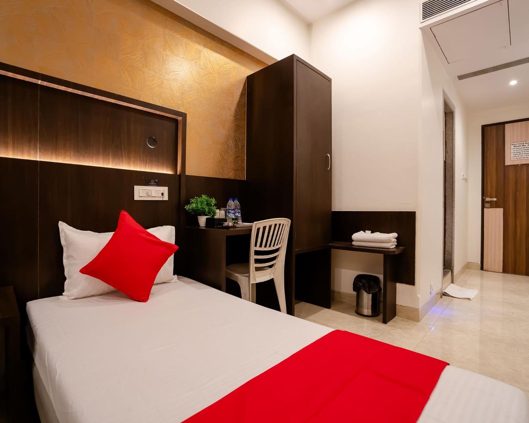 Hotel Grand Seasons- נאווי מומבאי מראה חיצוני תמונה